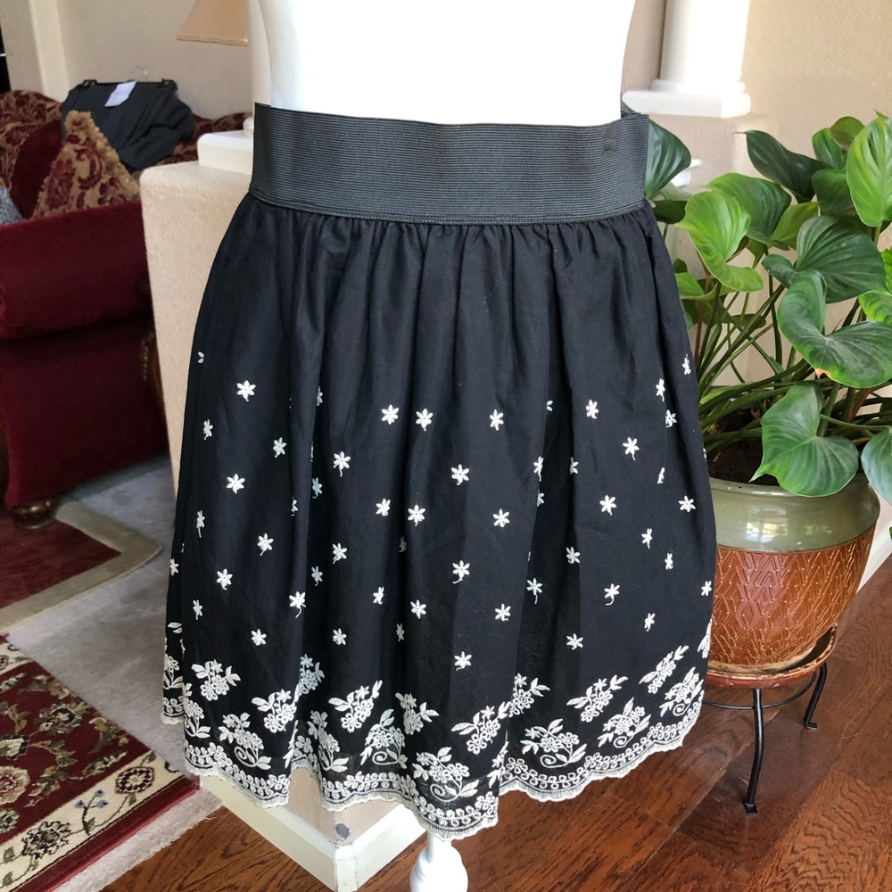 Black and beige mini skirt
